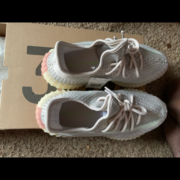 YEEZY V2 CITRIN - Picture 4 of 6